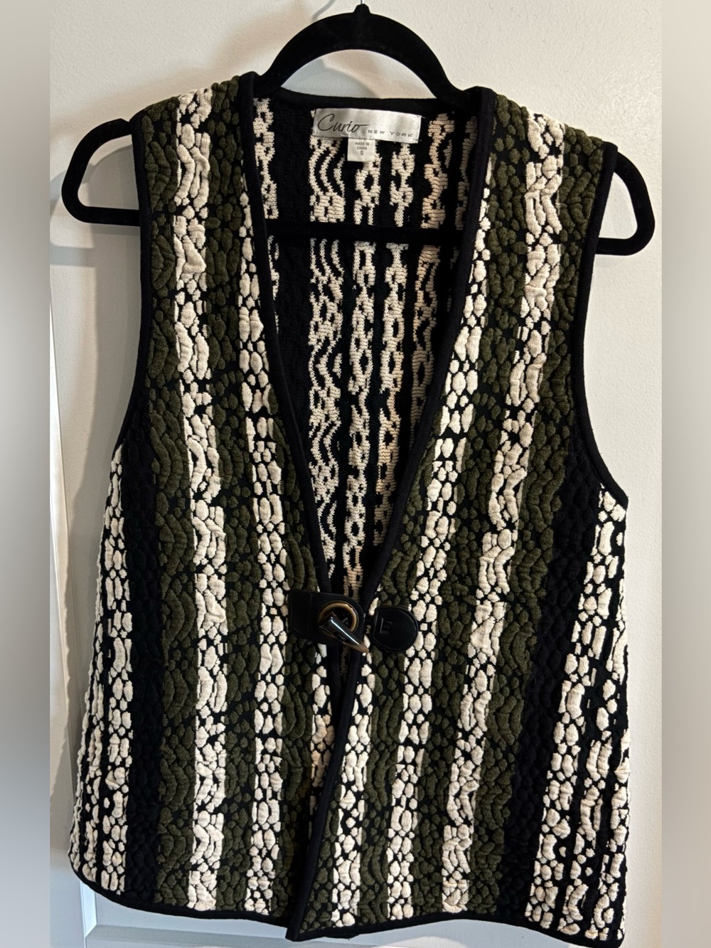 NEW CURIO ANTHROPOLOGY Olive, Cream & Black Textured Knit Vest with Toggle Horn